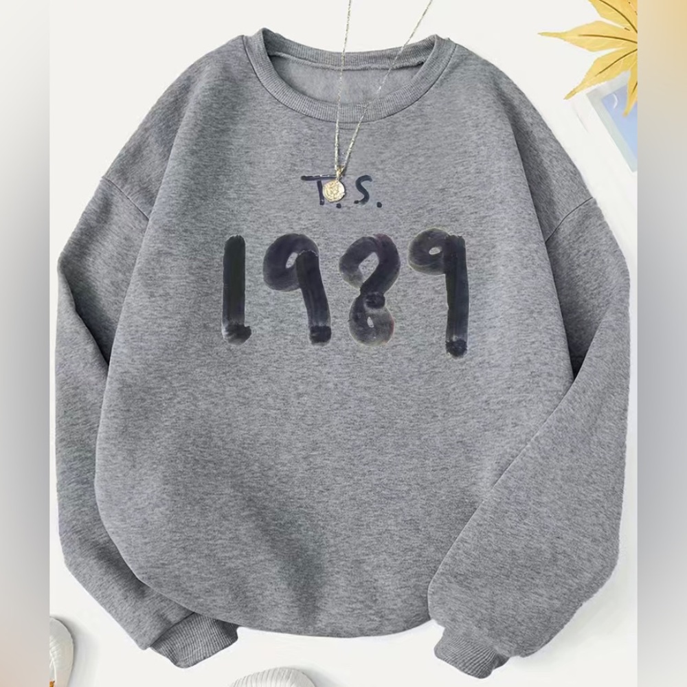 Taylor Swift 3 piece Bundle 🫶1989 Swiftie bundle!🫶 Tshirt,Sweatshirt